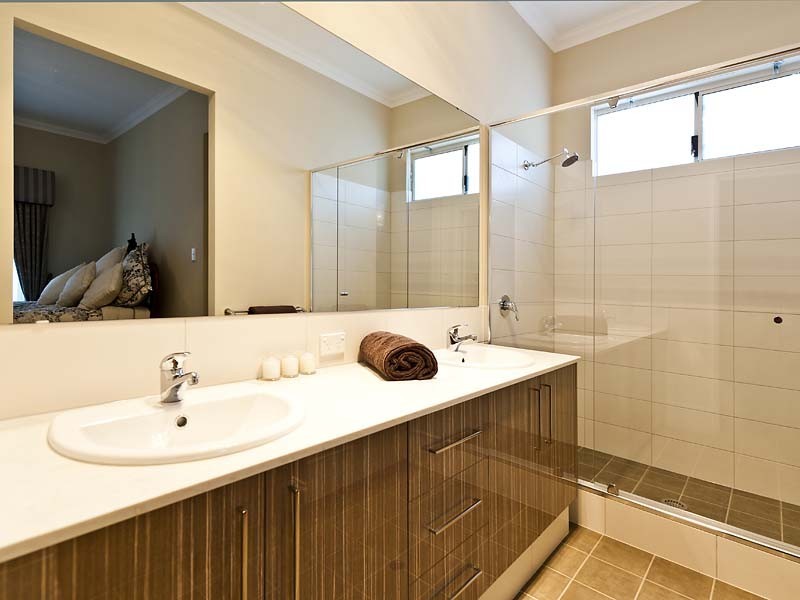 18 Tauman Loop, Guildford WA 6055