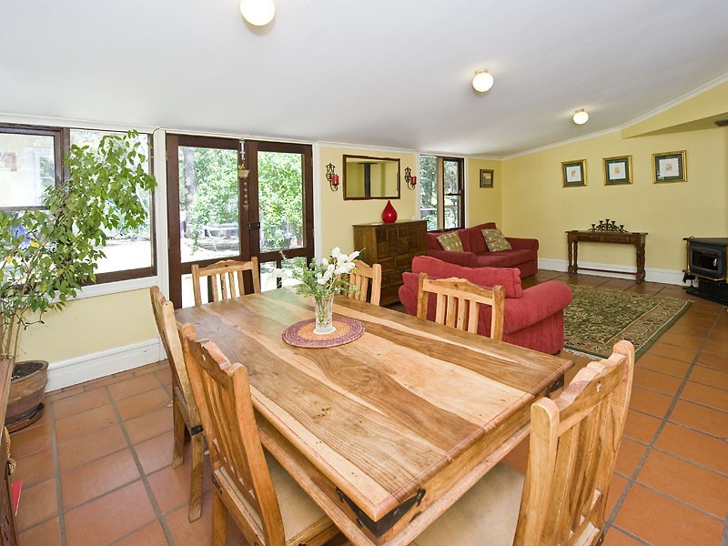 7 Burkinshaw Rd, Glen Forrest WA 6071
