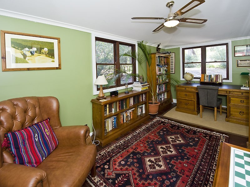 7 Burkinshaw Rd, Glen Forrest WA 6071
