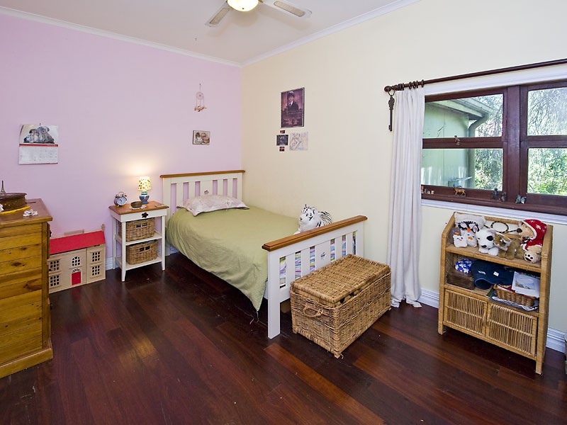 7 Burkinshaw Rd, Glen Forrest WA 6071