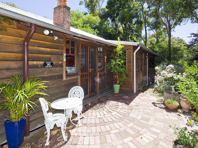 7 Burkinshaw Rd, Glen Forrest WA 6071