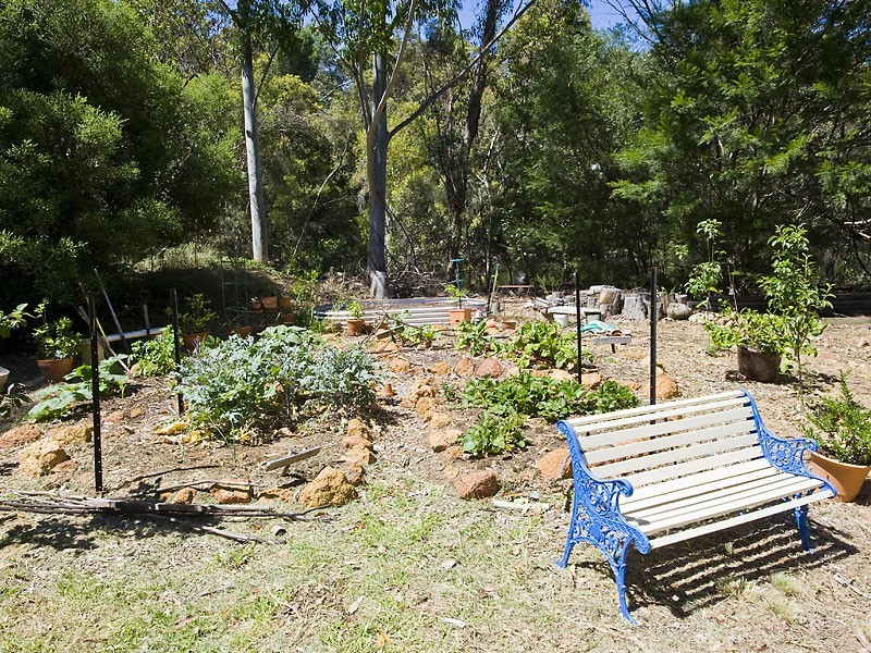 7 Burkinshaw Rd, Glen Forrest WA 6071