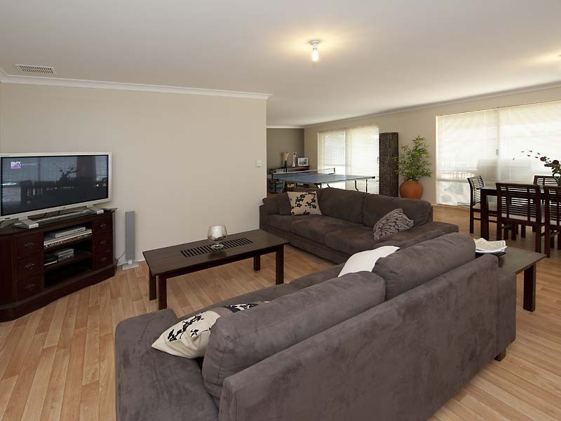 8 Drummond Gardens, Helena Valley WA 6056