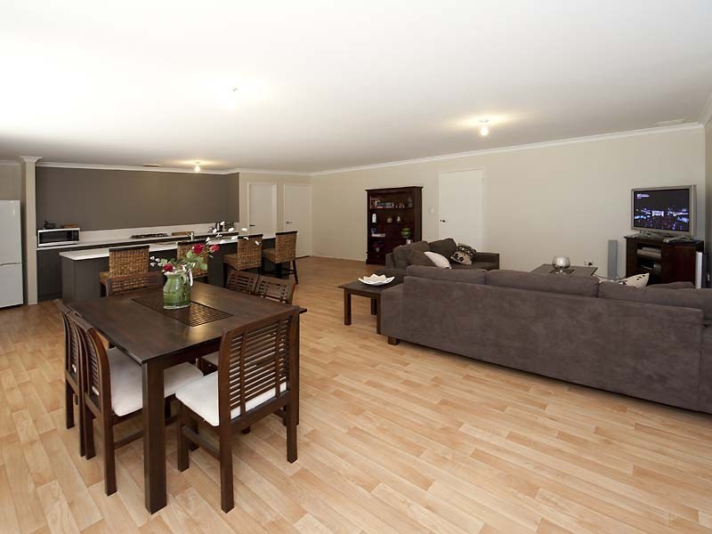 8 Drummond Gardens, Helena Valley WA 6056