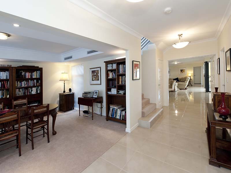 19 Pexton Drive, South Guildford WA 6055