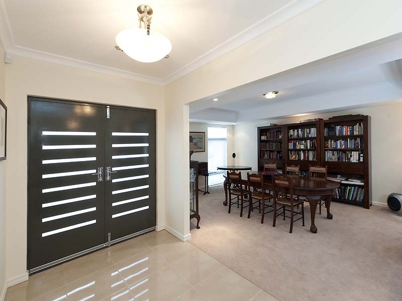 19 Pexton Drive, South Guildford WA 6055