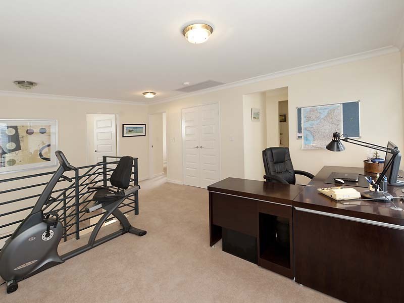 19 Pexton Drive, South Guildford WA 6055