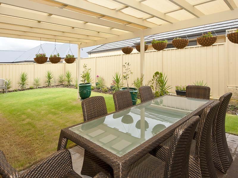 19 Pexton Drive, South Guildford WA 6055