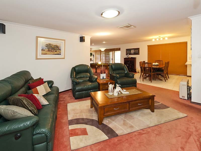 28 Robinia Rise, Helena Valley WA 6056