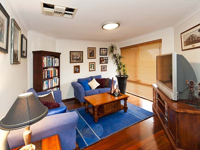 28 Robinia Rise, Helena Valley WA 6056