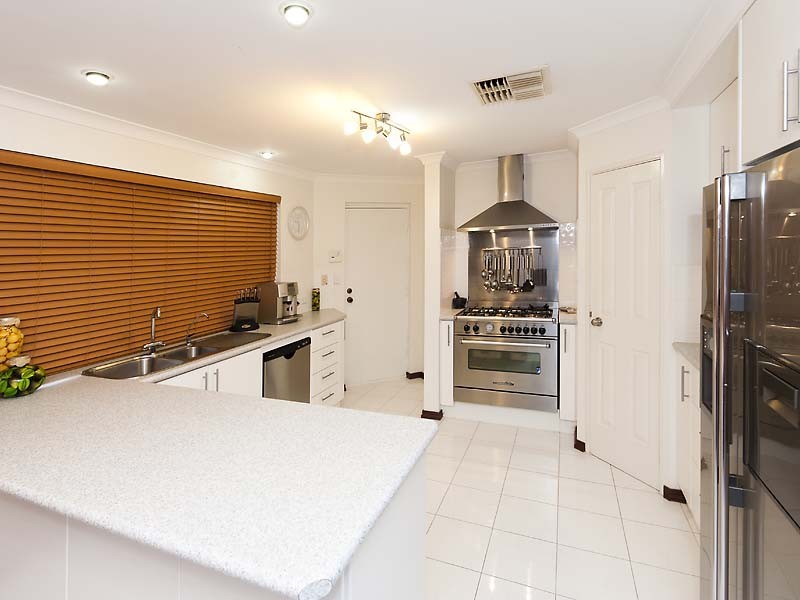 28 Robinia Rise, Helena Valley WA 6056