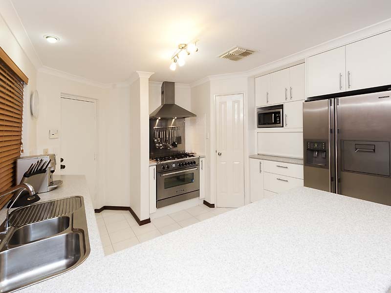 28 Robinia Rise, Helena Valley WA 6056