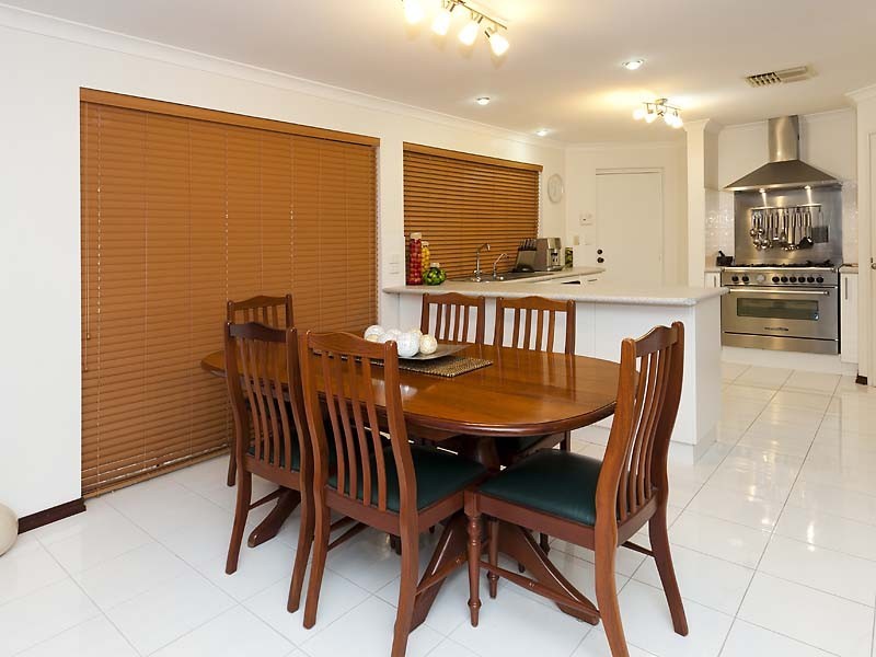 28 Robinia Rise, Helena Valley WA 6056