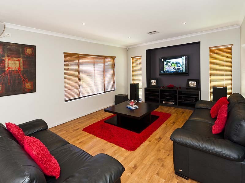 52 Larwood Crescent, High Wycombe WA 6057