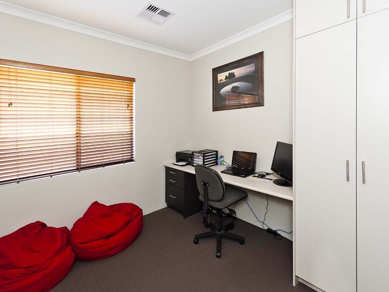 52 Larwood Crescent, High Wycombe WA 6057