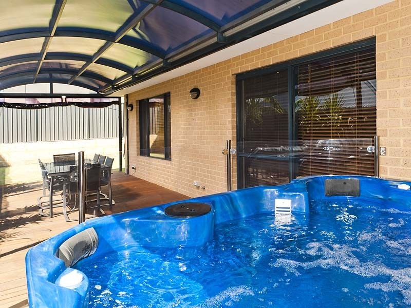 52 Larwood Crescent, High Wycombe WA 6057