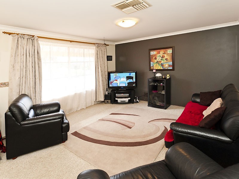 22 Ruby Way, Maida Vale WA 6057