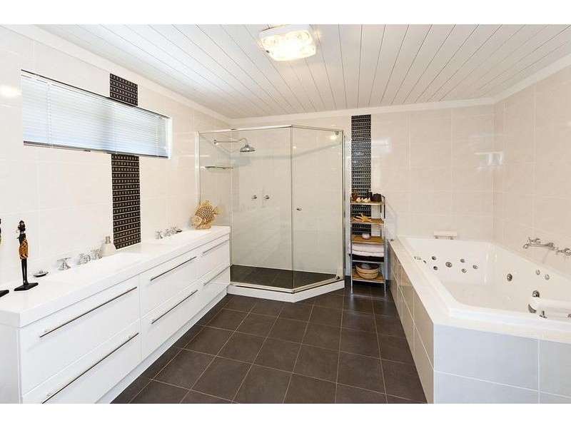 7 Stirling Road, Greenmount WA 6056