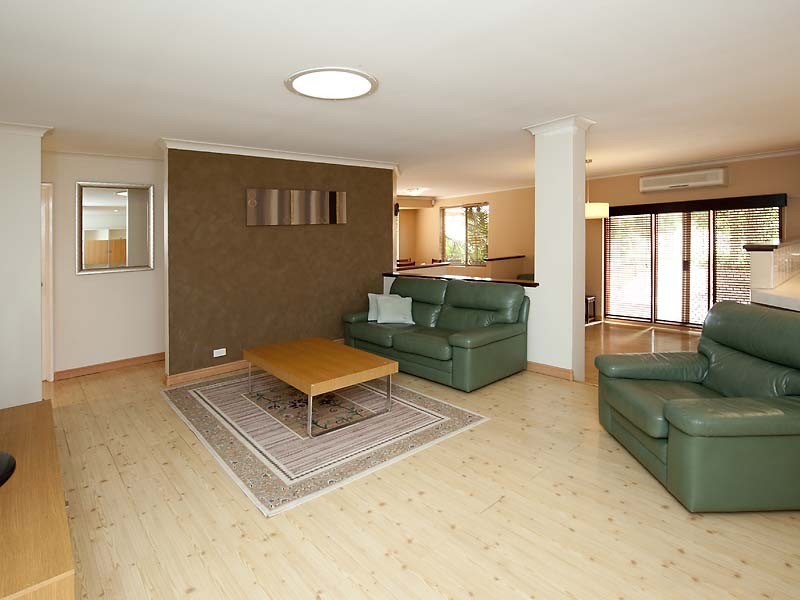 25 Golden Ash Gardens, Helena Valley WA 6056