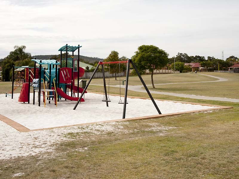 25 Golden Ash Gardens, Helena Valley WA 6056