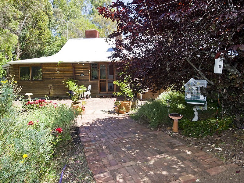 7 Burkinshaw Rd, Glen Forrest WA 6071