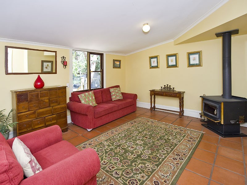 7 Burkinshaw Rd, Glen Forrest WA 6071