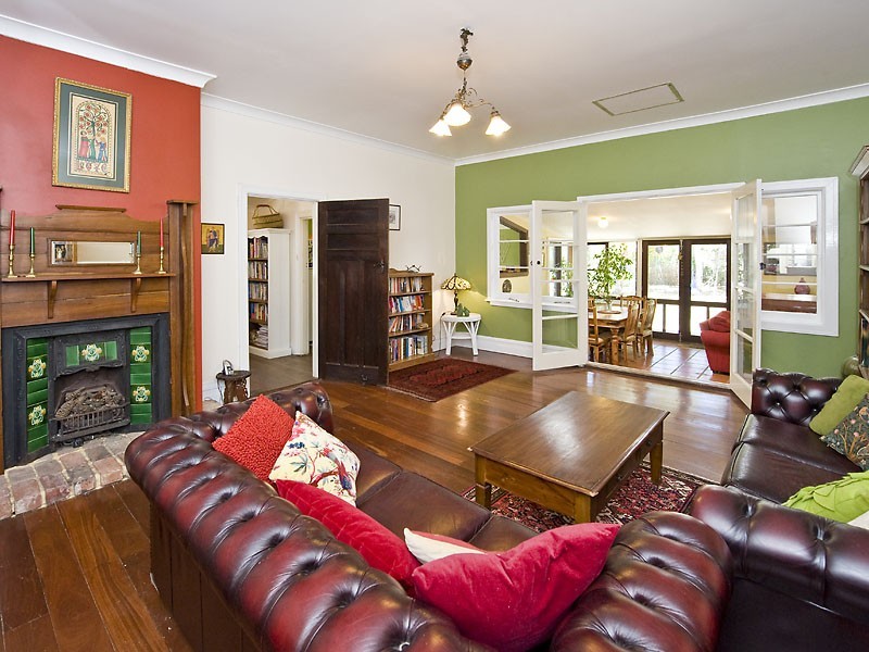 7 Burkinshaw Rd, Glen Forrest WA 6071