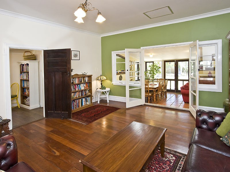 7 Burkinshaw Rd, Glen Forrest WA 6071