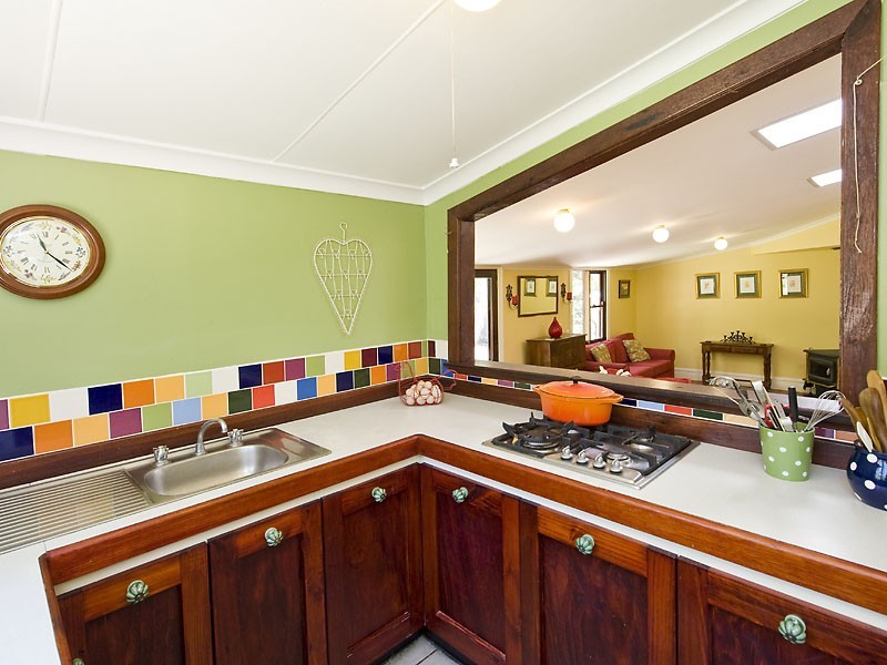 7 Burkinshaw Rd, Glen Forrest WA 6071