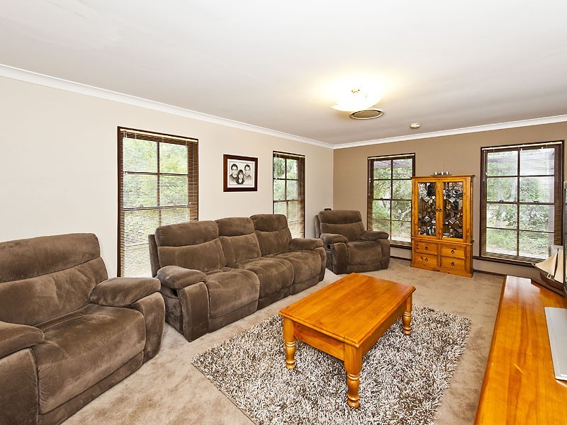 4 Melville Court, Helena Valley WA 6056