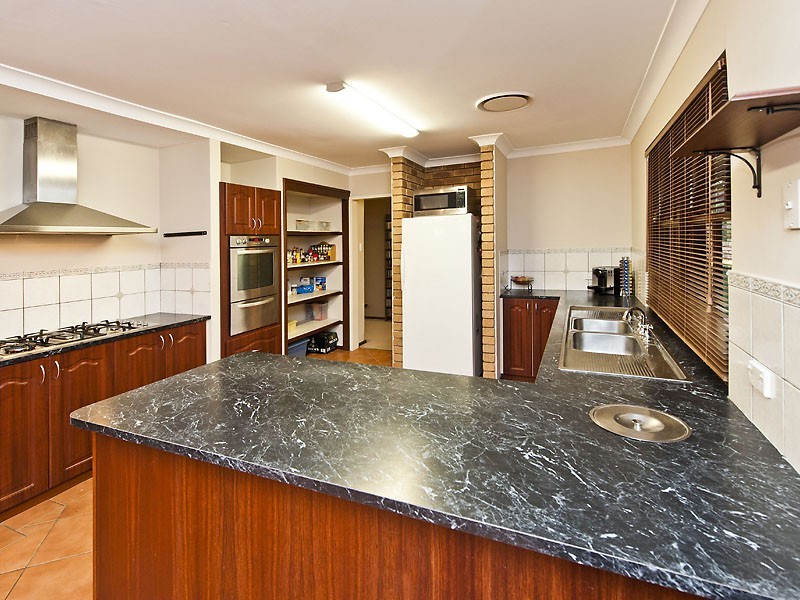 4 Melville Court, Helena Valley WA 6056