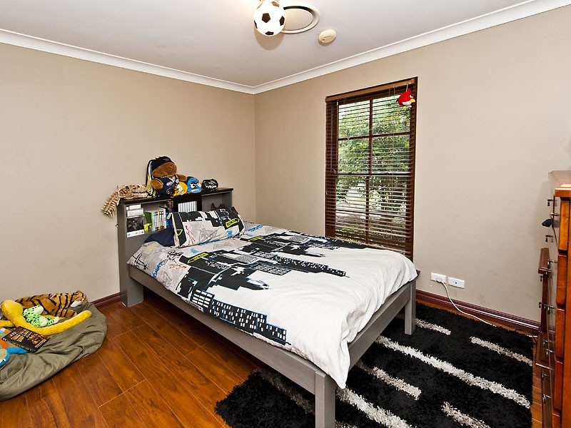 4 Melville Court, Helena Valley WA 6056