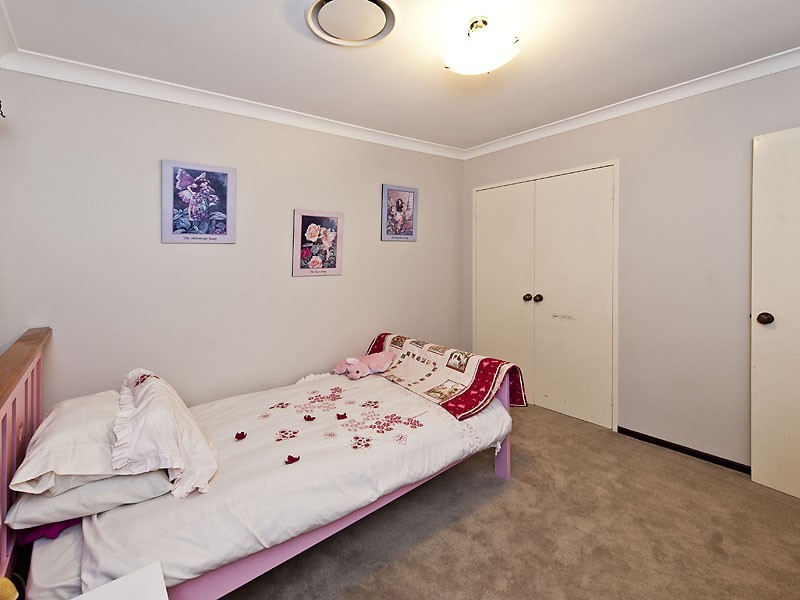 4 Melville Court, Helena Valley WA 6056