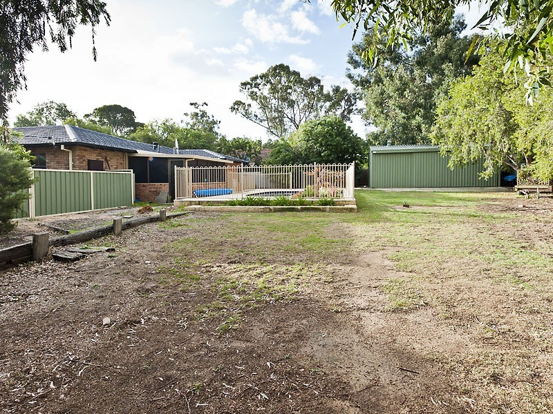 4 Melville Court, Helena Valley WA 6056