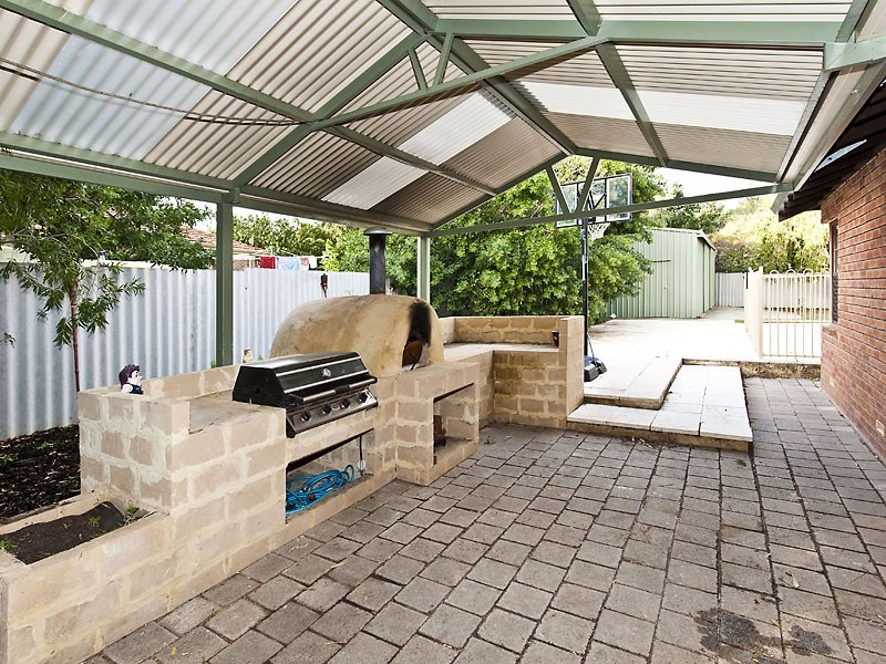 4 Melville Court, Helena Valley WA 6056