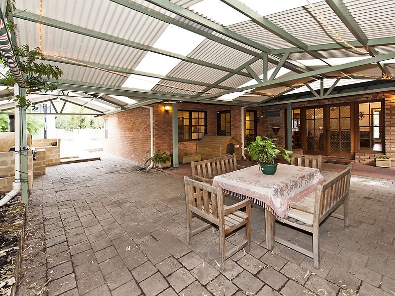 4 Melville Court, Helena Valley WA 6056