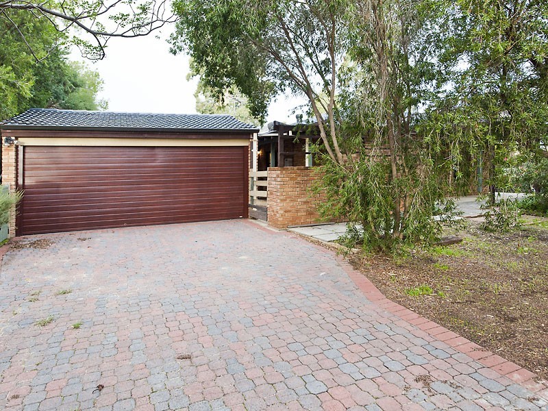 4 Melville Court, Helena Valley WA 6056