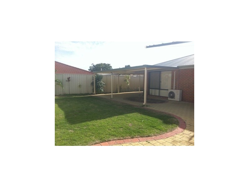 2 Phar Lap Road, Wattle Grove WA 6107