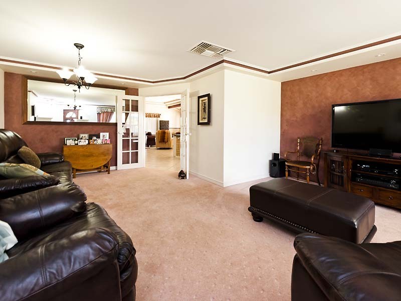 16 Tipuana Rise, Helena Valley WA 6056