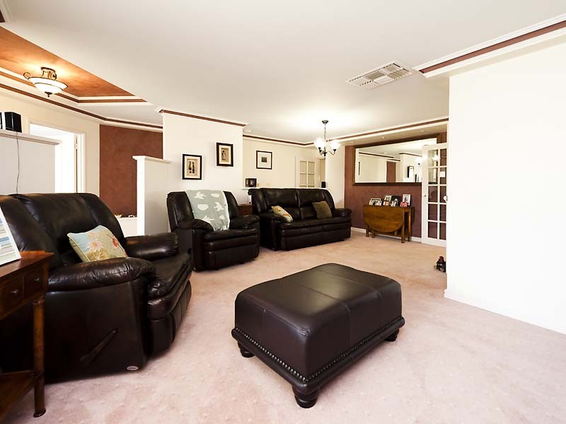 16 Tipuana Rise, Helena Valley WA 6056