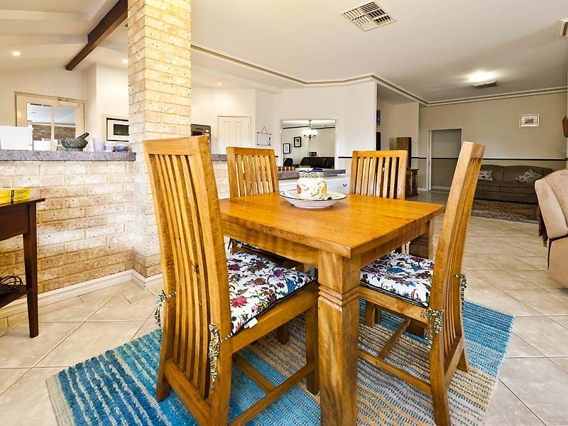 16 Tipuana Rise, Helena Valley WA 6056