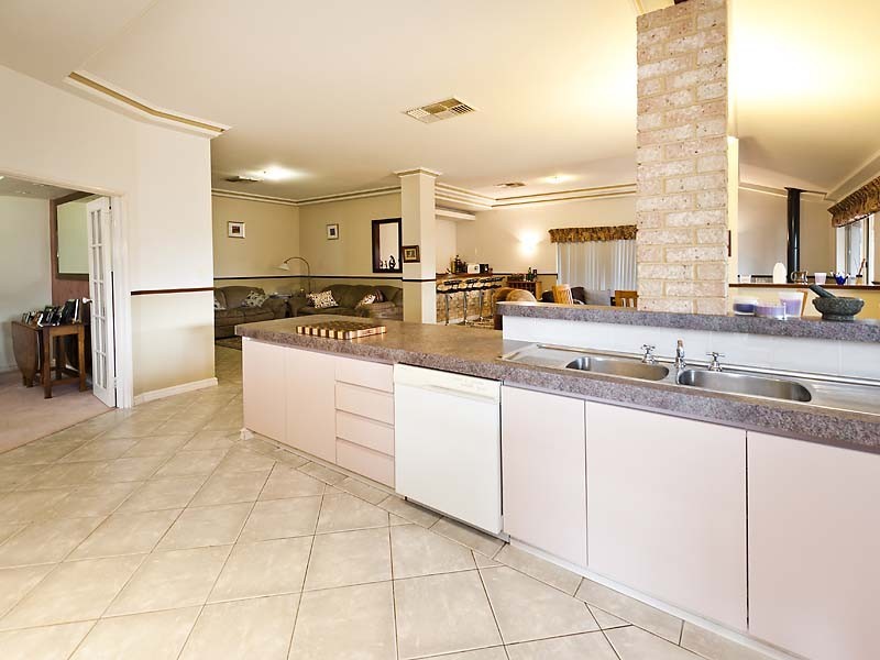 16 Tipuana Rise, Helena Valley WA 6056