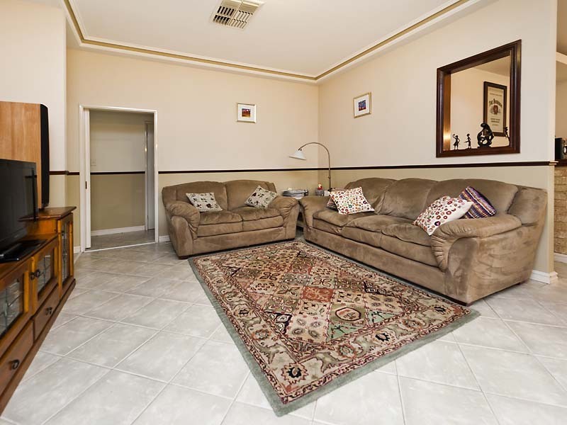 16 Tipuana Rise, Helena Valley WA 6056