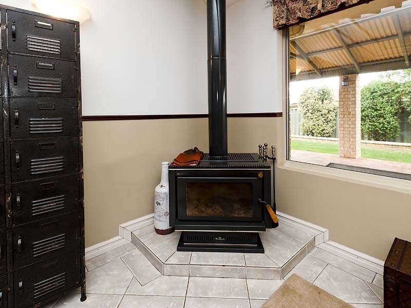 16 Tipuana Rise, Helena Valley WA 6056