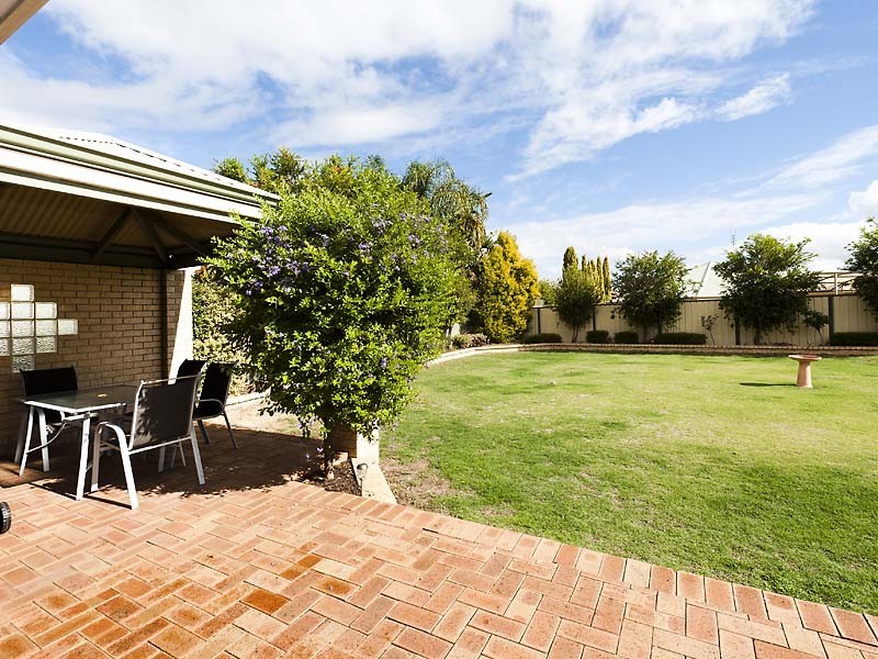 16 Tipuana Rise, Helena Valley WA 6056