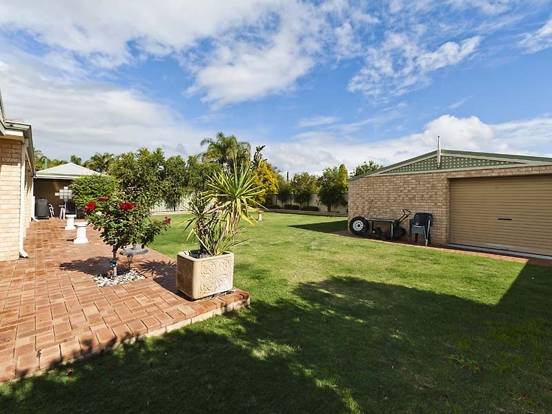 16 Tipuana Rise, Helena Valley WA 6056