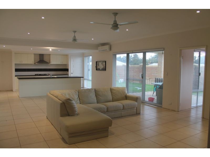 2 Kemp Court, Helena Valley WA 6056