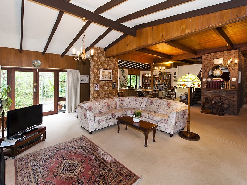 96 Mundaring Weir Road, Kalamunda WA 6076