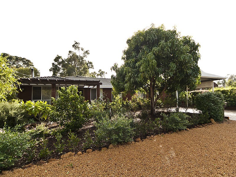 24 Curtis Street, Lesmurdie WA 6076