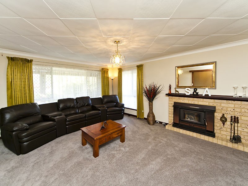 24 Curtis Street, Lesmurdie WA 6076